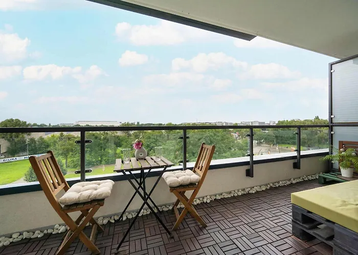 Spacious In With A Desk For Remote Work And A Balcony By Renters Apartman