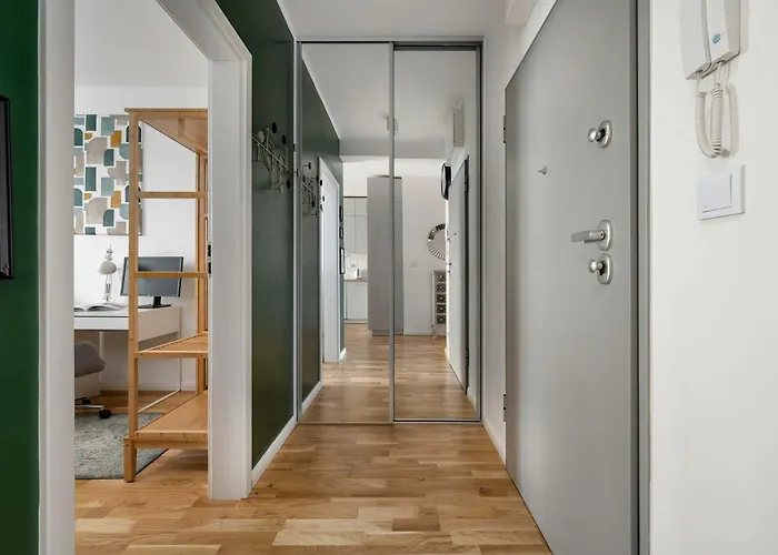 Apartman Spacious In With A Desk For Remote Work And A Balcony By Renters Wrocław