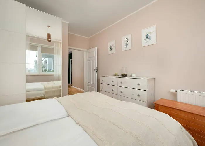 Apartman Spacious In With A Desk For Remote Work And A Balcony By Renters