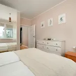 Apartament Spacious In With A Desk For Remote Work And A Balcony By Renters