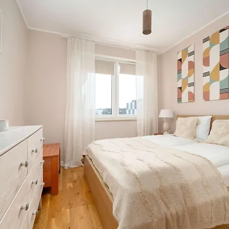 Spacious In With A Desk For Remote Work And A Balcony By Renters Apartman Wrocław