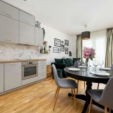 Spacious In With A Desk For Remote Work And A Balcony By Renters Apartman Wrocław