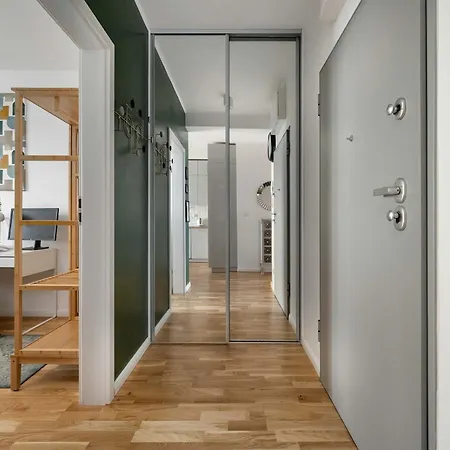 Apartman Spacious In With A Desk For Remote Work And A Balcony By Renters Wrocław
