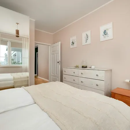 דירה Spacious In With A Desk For Remote Work And A Balcony By Renters