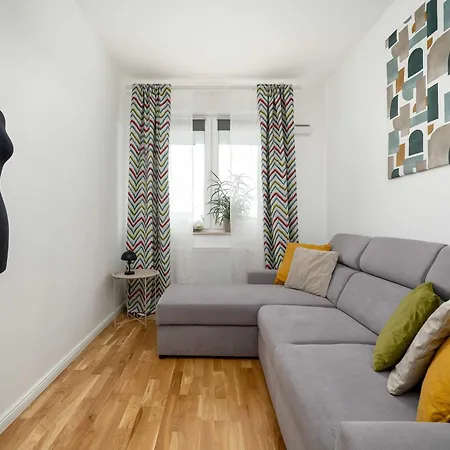 Lejlighed Spacious In Wroclaw With A Desk For Remote Work And A Balcony By Renters *