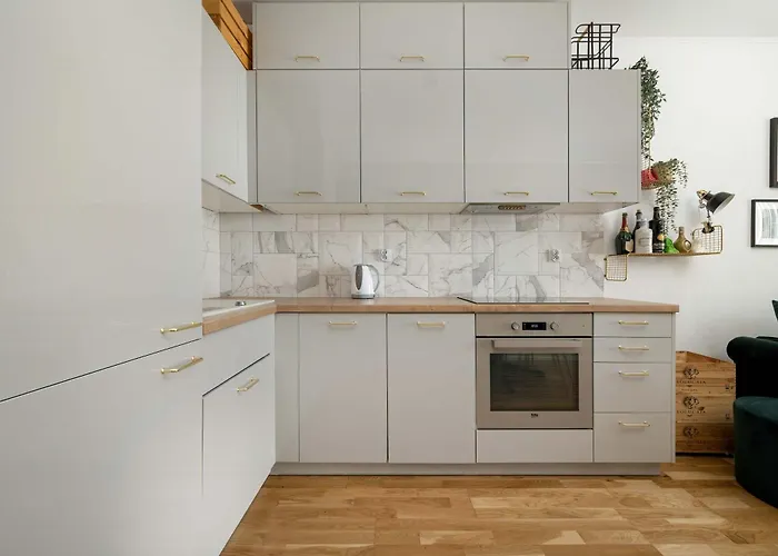 Daire Spacious In With A Desk For Remote Work And A Balcony By Renters