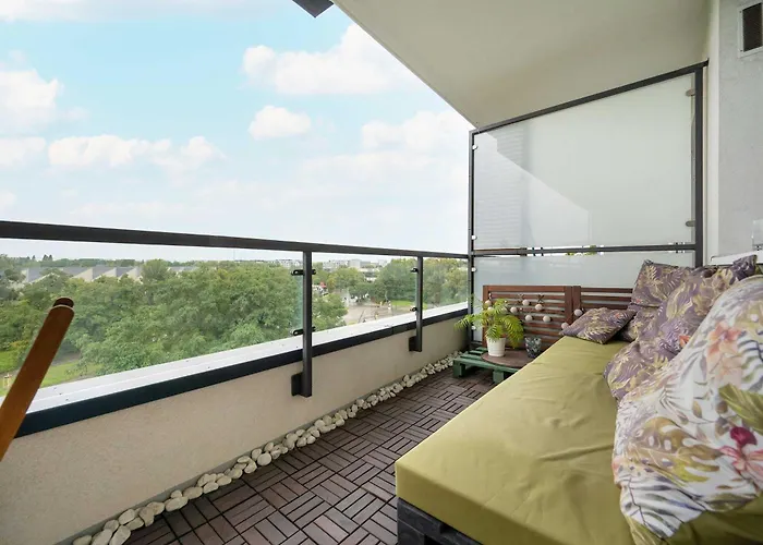 Spacious In With A Desk For Remote Work And A Balcony By Renters Daire *